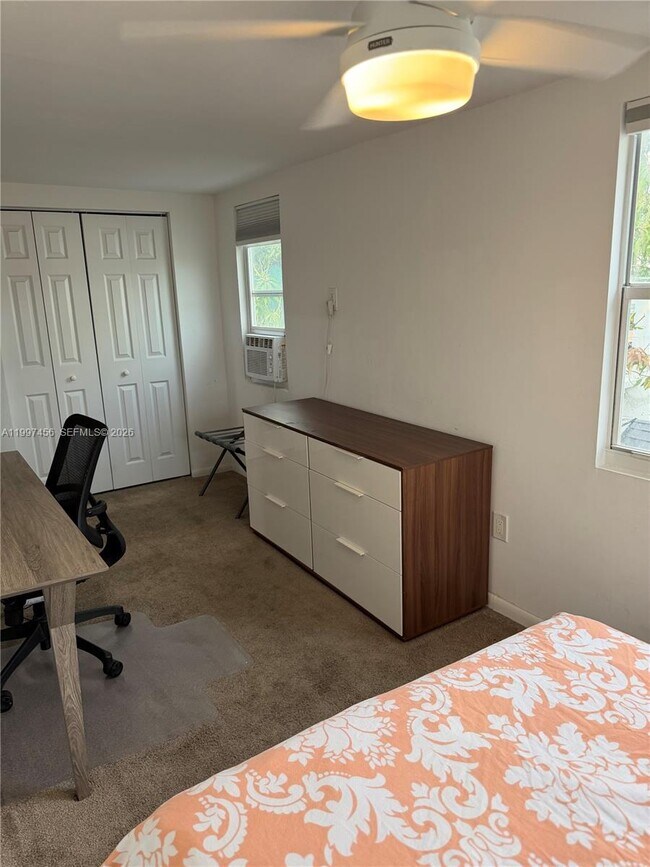 Building Photo - 2160 SW 17th St