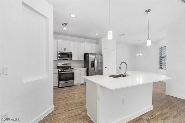 Building Photo - 18312 Ridgeline Dr