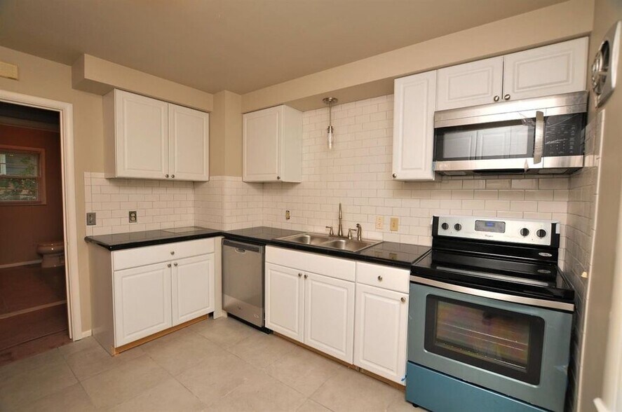 Building Photo - 312 S 7th St