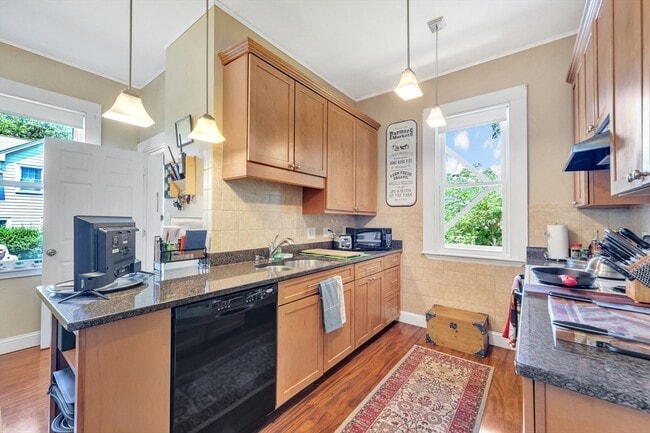 Building Photo - 56 Warren Ave