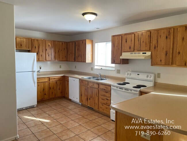 Building Photo - 246 W Coral Dr