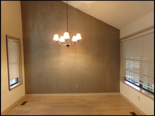 Building Photo - 14 Woodlore Cir