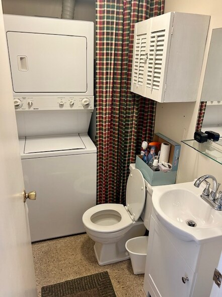 Building Photo - 407 Hoke St