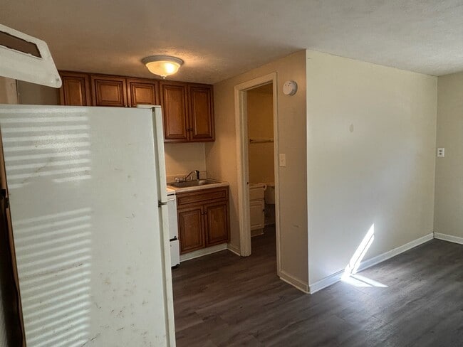 Building Photo - 206 Grady St