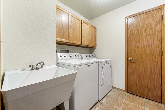 Building Photo - Spacious Home with Central AC and Gas Fire...