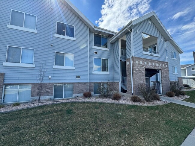 Building Photo - 1541 N 550 W