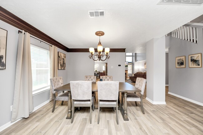 Building Photo - 12711 Laurel Bank Way