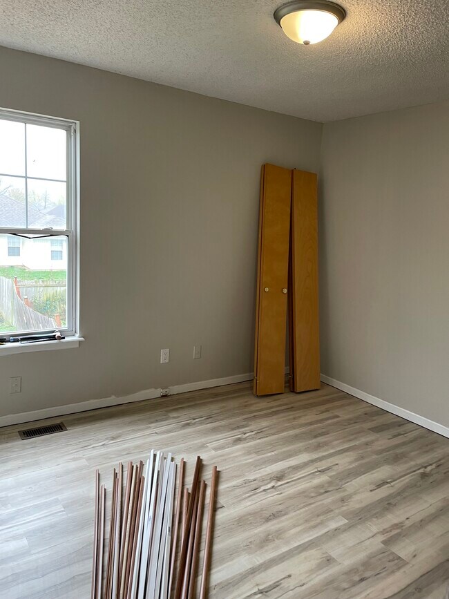 Building Photo - 1121 Dean Dr