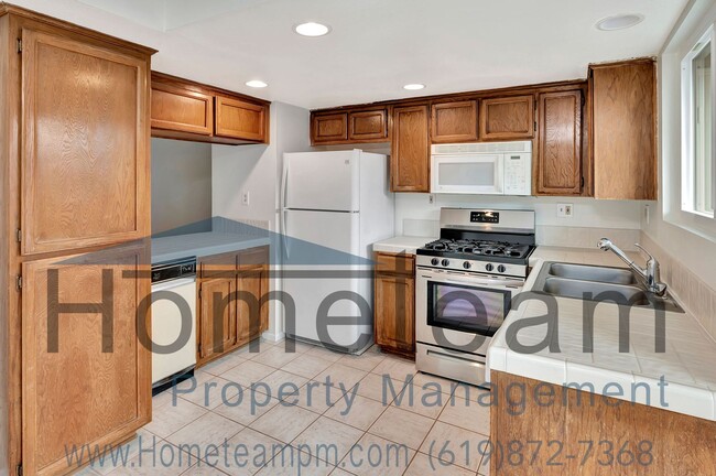 Building Photo - 2 BR/ 2 BA 1009 SQFT University Heights / ...