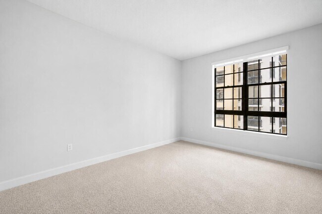 Building Photo - 801 S Olive Ave