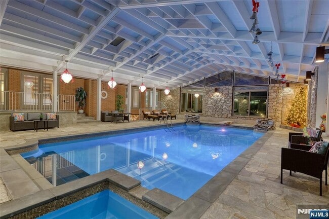 Building Photo - 91 Chestnut Ridge Rd