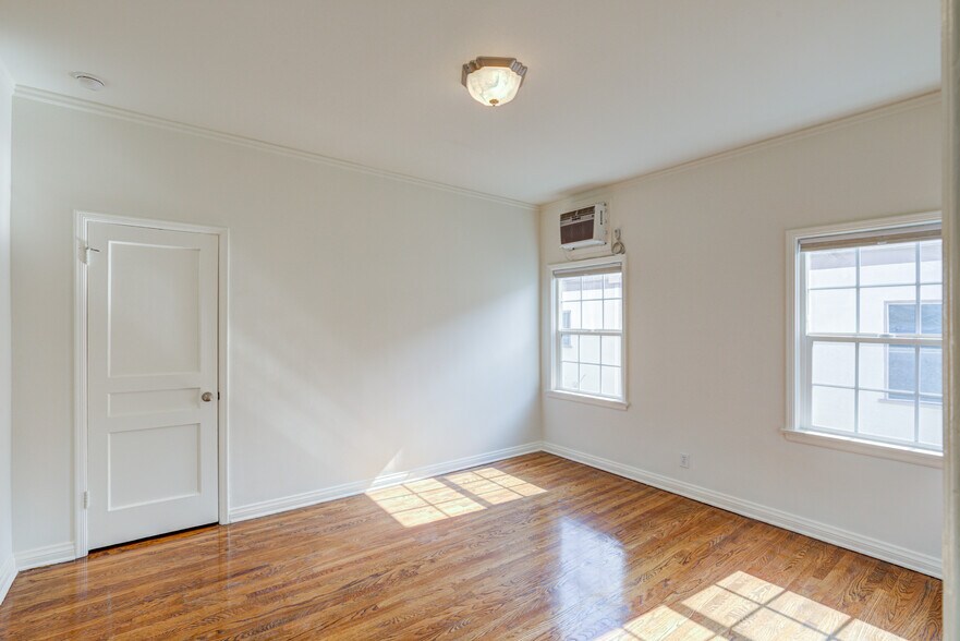 Building Photo - 127 N Harper Ave