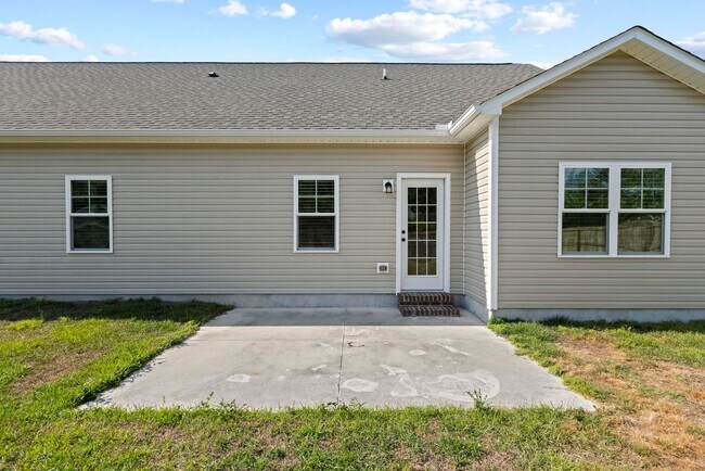 Building Photo - 3 bedroom with bonus room in Holly Ridge is available now!