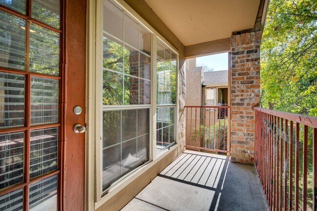 Building Photo - Natures Best Two Bedroom - 360 at 2222 - C...
