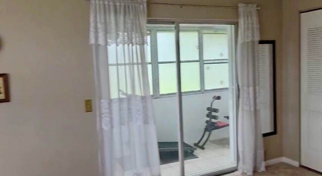 Building Photo - 226 Windsor J