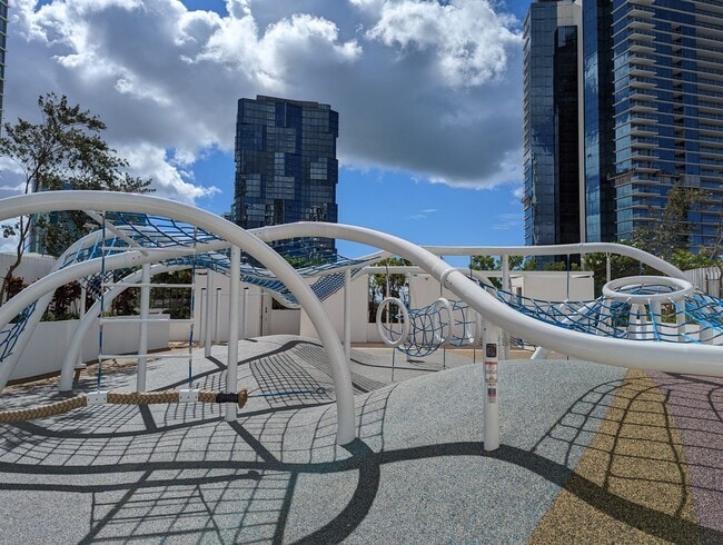 Building Photo - 1000 Auahi St