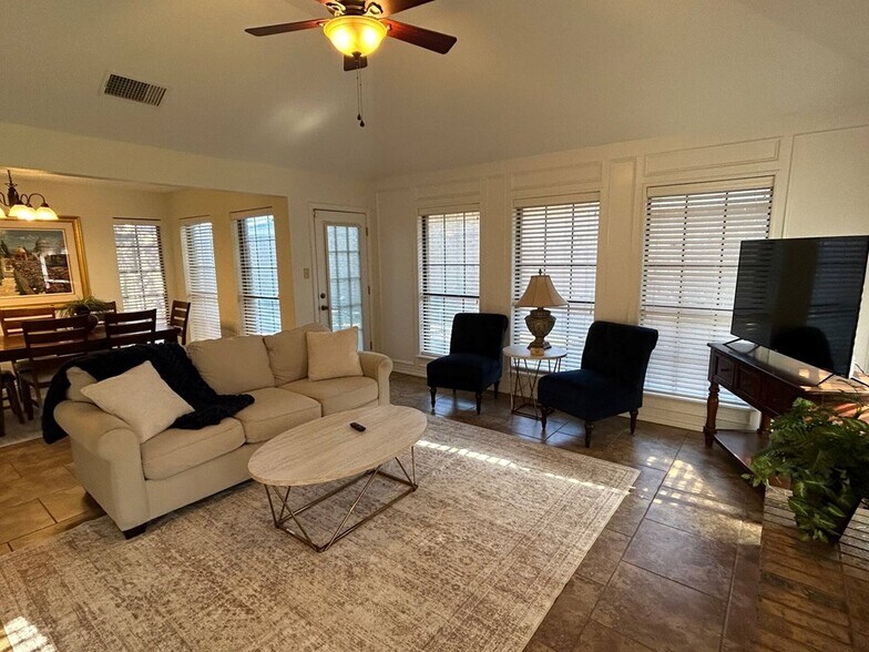 Building Photo - 33 Cibola Ct