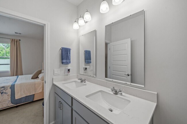 Building Photo - 182 Holloway Hl