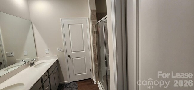 Building Photo - 15733 Country House St