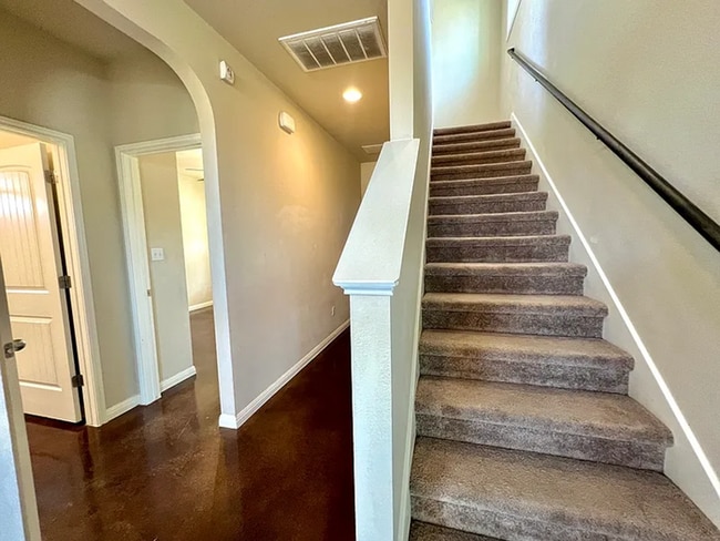 Building Photo - Beautiful 3BR, 2BA Home in Austin – Balcony & Modern Kitchen Appliances!