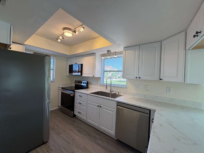 Building Photo - 2-bedroom, 2-bathroom residence located in Punta Gorda Isles
