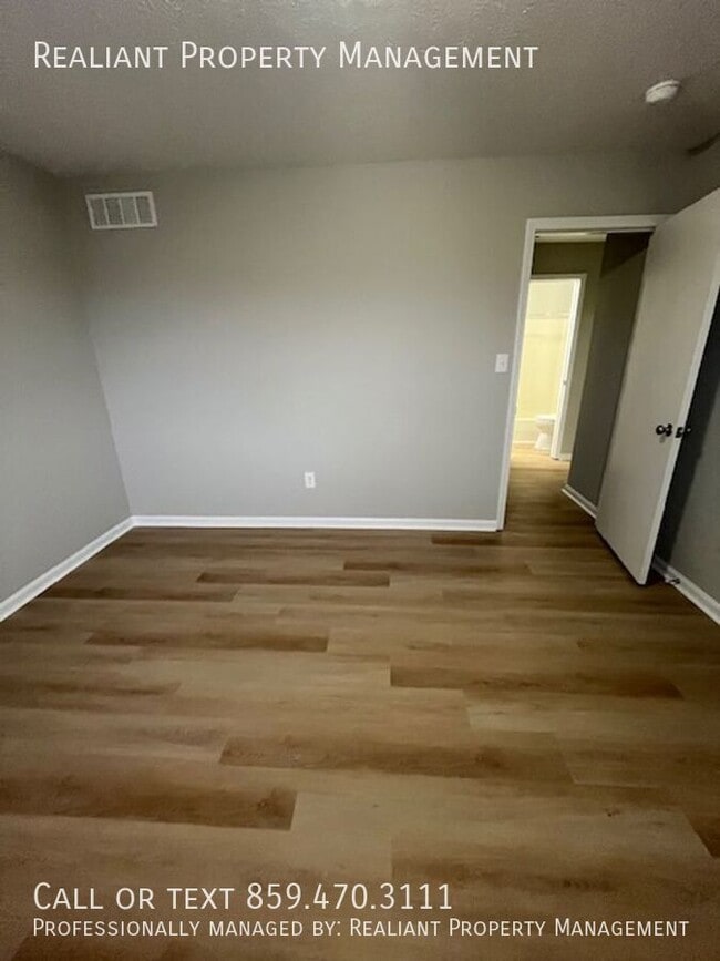 Building Photo - 31 Hurley St