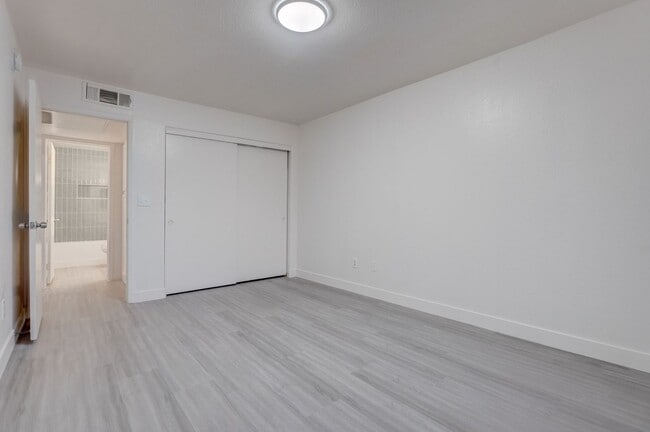 Building Photo - 3060 Tarpon