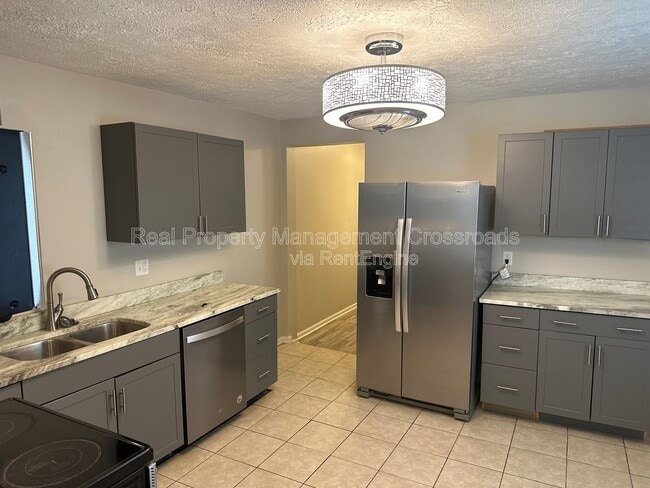 Building Photo - 832 N California St