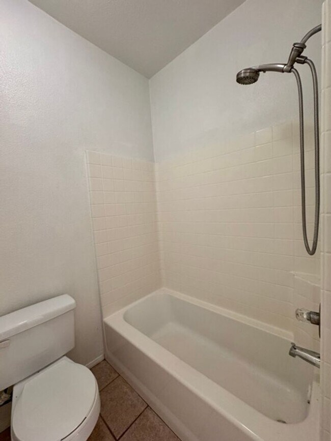 Building Photo - Murrieta Home with 6 Bedrooms plus a Bonus...
