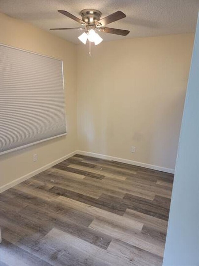 Building Photo - Freshly Updated 2BD/1.5BA Condo in Auburn ...