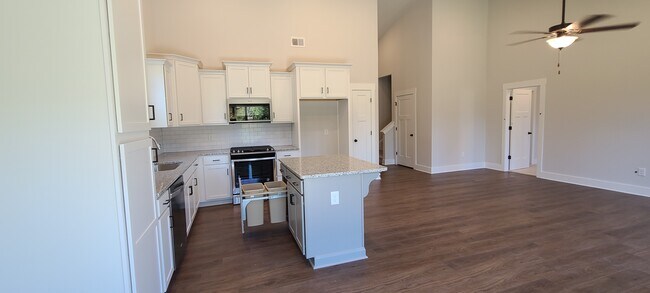 Building Photo - 726 Judah Dr