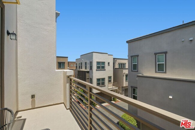 Building Photo - 549 Daniel Freeman Cir