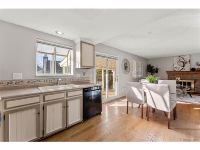 Building Photo - 7073 S Elm St