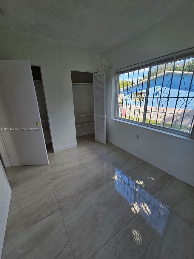 Building Photo - 890 NW 106th St