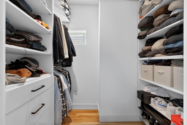 Building Photo - 303 4th St