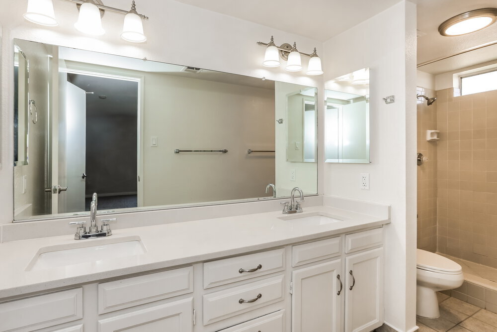 Building Photo - 2300 E Chicago St