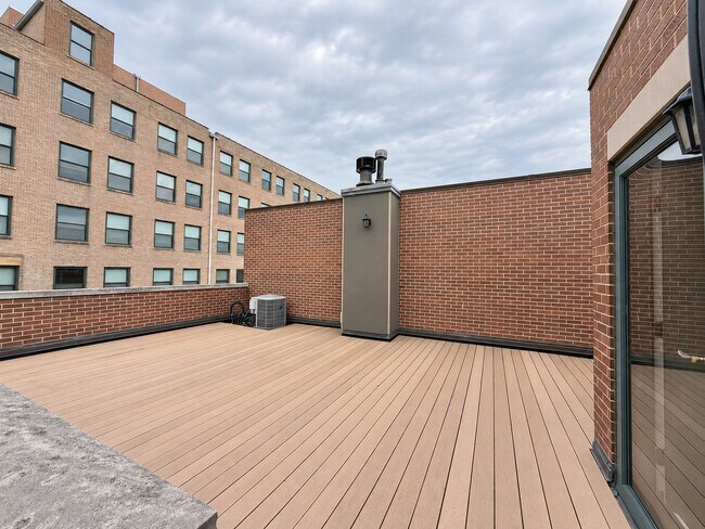 Building Photo - 1351 W Altgeld St