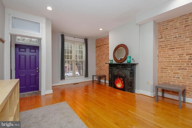 Building Photo - 224 N Milton Ave