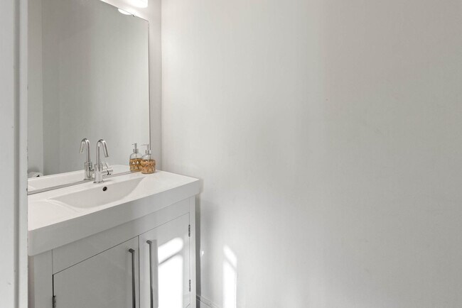 Building Photo - 1109 Archer St