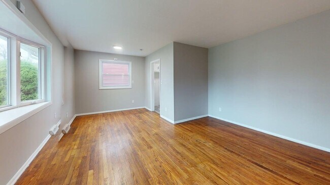 Building Photo - Renovated 3-Bedroom House in Cleveland!