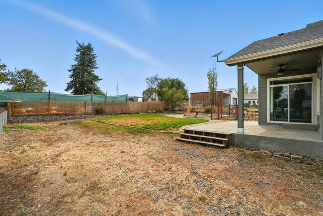 Building Photo - 3008 N Marguerite Rd