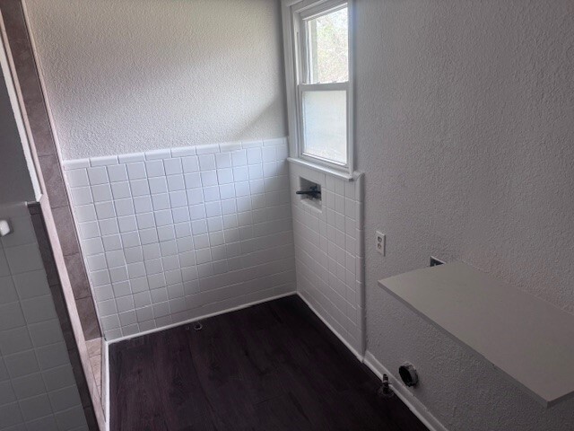 Building Photo - 2025 Cedar St