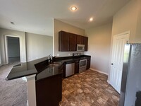 Building Photo - 3 Bedroom, 2 Bath Condo in Powell