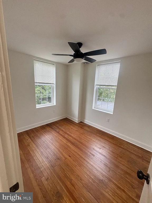 Building Photo - 4462 E Thompson St