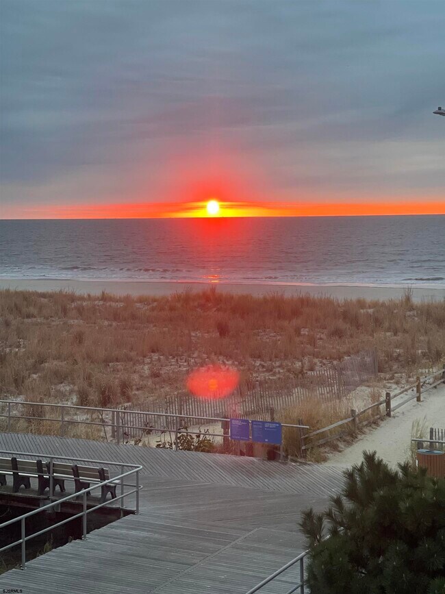 Building Photo - 6100 Boardwalk