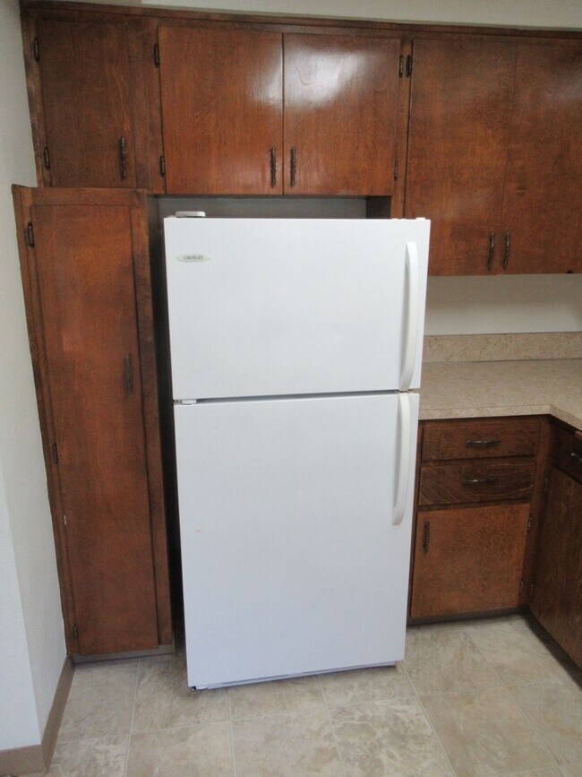 Building Photo - Two Bedroom Apartment by Bush Park