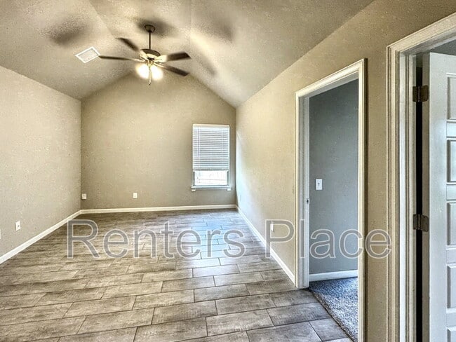 Building Photo - 13927 S Ironwood Pl