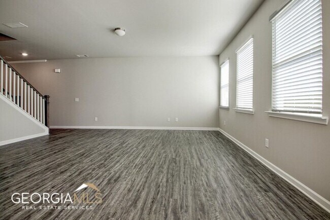 Building Photo - Prime Newnan Location! 2023 build, 3 bedroom townhome within walking distance to Downtown, The LI...