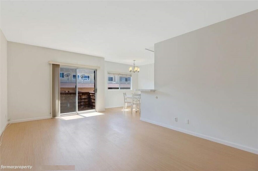 Building Photo - 5349 Newcastle Ave