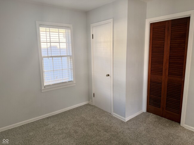 Building Photo - 1524 E 54th St